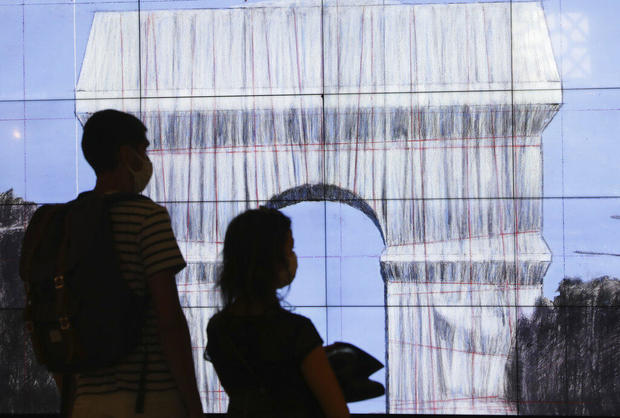 Arc de Triomphe art project