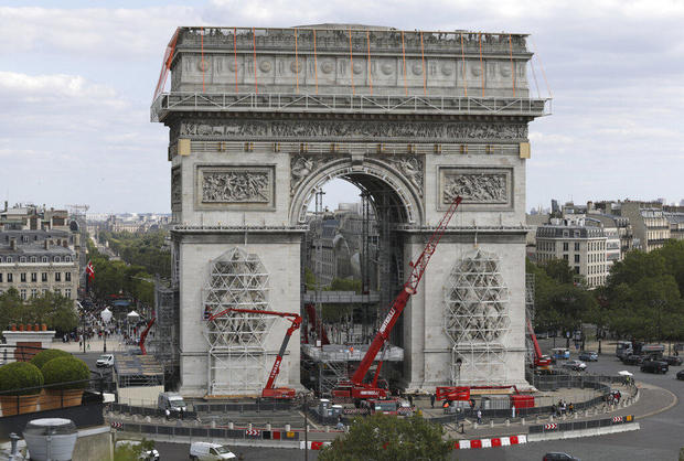 Arc de Triomphe art project